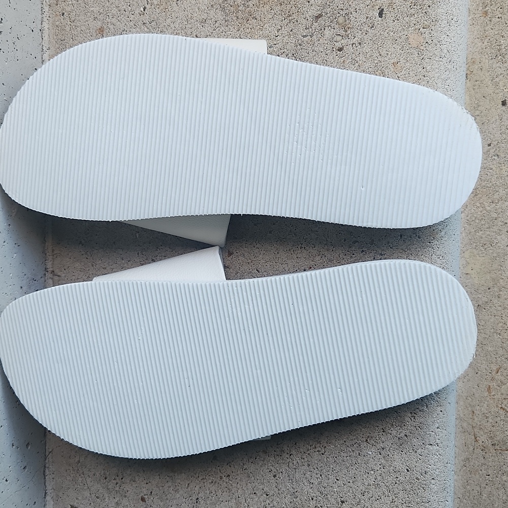 American Eagle Women's White Slide Sandals Size 11. - Picture 4 of 6